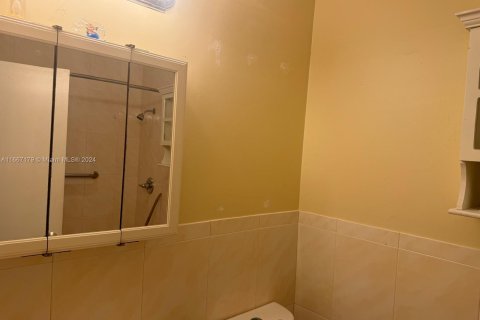 Condo in Miami, Florida, 1 bedroom  № 1383026 - photo 14