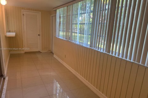 Condo in Miami, Florida, 1 bedroom  № 1383026 - photo 19