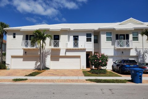 Townhouse in Royal Palm Beach, Florida 3 bedrooms, 206.43 sq.m. № 1118229 - photo 30