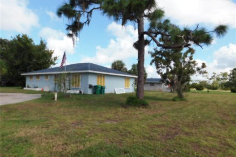 House in Punta Gorda, Florida 2 bedrooms, 150.5 sq.m. № 1342830 - photo 2