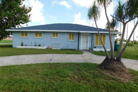 Villa ou maison à vendre à Punta Gorda, Floride: 2 chambres, 150.5 m2 № 1342830 - photo 1