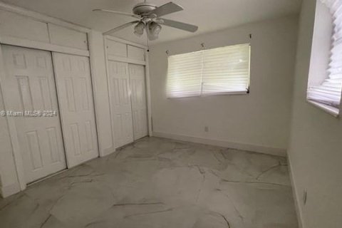 House in Pembroke Pines, Florida 2 bedrooms, 108.14 sq.m. № 1306470 - photo 13