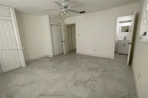 Villa ou maison à vendre à Pembroke Pines, Floride: 2 chambres, 108.14 m2 № 1306470 - photo 14