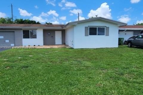 House in Pembroke Pines, Florida 2 bedrooms, 108.14 sq.m. № 1306470 - photo 24