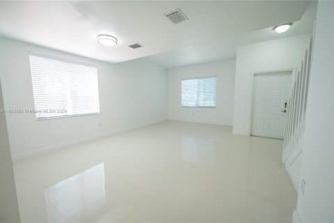 House in Doral, Florida 4 bedrooms, 220.09 sq.m. № 1374311 - photo 10