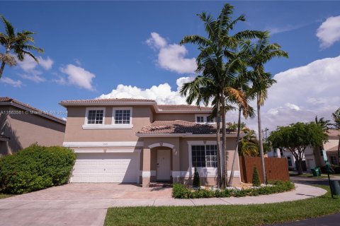 House in Doral, Florida 4 bedrooms, 220.09 sq.m. № 1374311 - photo 2