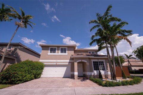 House in Doral, Florida 4 bedrooms, 220.09 sq.m. № 1374311 - photo 4