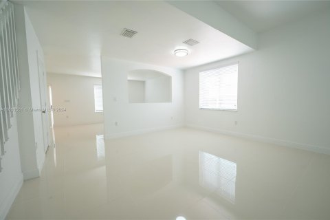 House in Doral, Florida 4 bedrooms, 220.09 sq.m. № 1374311 - photo 7