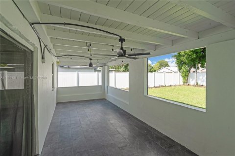 House in Fort Lauderdale, Florida 3 bedrooms, 171.31 sq.m. № 1374272 - photo 27