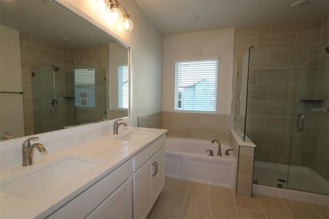 Townhouse in Land O' Lakes, Florida 3 bedrooms, 199.46 sq.m. № 1315202 - photo 5