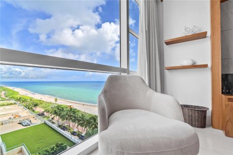 Condo in Miami Beach, Florida, 1 bedroom  № 1378765 - photo 20