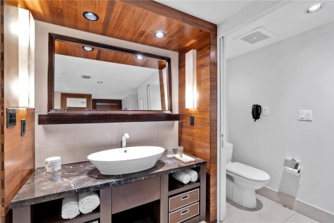 Condo in Miami Beach, Florida, 1 bedroom  № 1378765 - photo 13