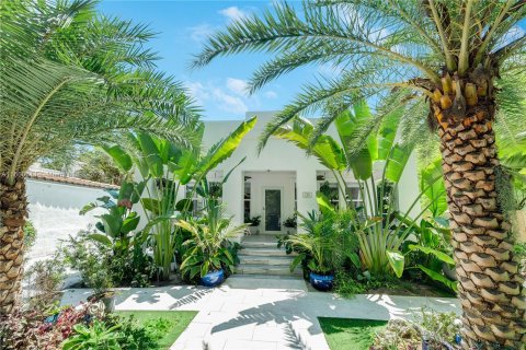 House in Miami, Florida 3 bedrooms, 135.27 sq.m. № 1378683 - photo 6