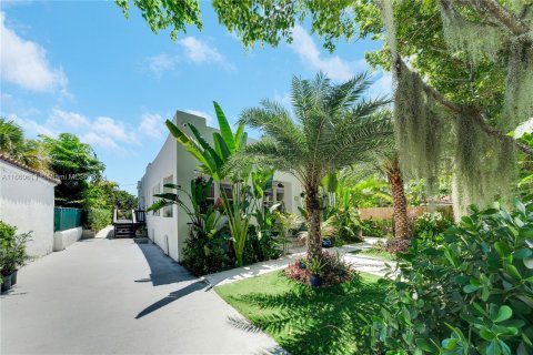 House in Miami, Florida 3 bedrooms, 135.27 sq.m. № 1378683 - photo 8