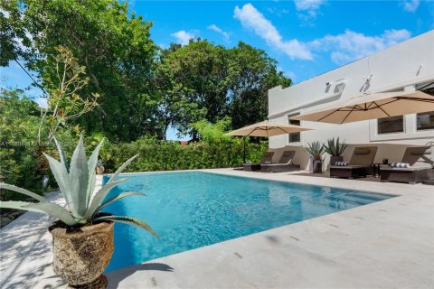 Casa en venta en Miami, Florida, 3 dormitorios, 135.27 m2 № 1378683 - foto 1