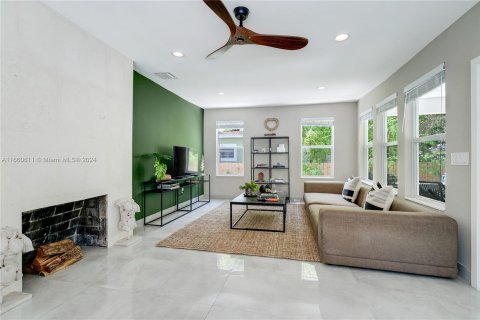 Casa en venta en Miami, Florida, 3 dormitorios, 135.27 m2 № 1378683 - foto 14