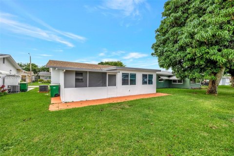 Villa ou maison à vendre à Tamarac, Floride: 2 chambres, 104.24 m2 № 1404395 - photo 27