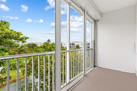 Condominio en venta en Dania Beach, Florida, 1 dormitorio, 78.97 m2 № 822281 - foto 7