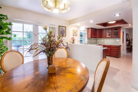 Villa ou maison à vendre à Homestead, Floride: 5 chambres, 250.46 m2 № 784760 - photo 11
