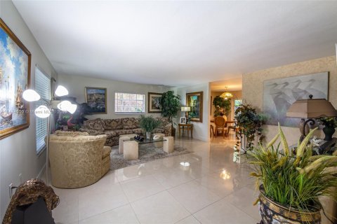 Villa ou maison à vendre à Homestead, Floride: 5 chambres, 250.46 m2 № 784760 - photo 4