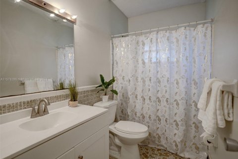 Villa ou maison à vendre à Lauderdale Lakes, Floride: 2 chambres, 121.14 m2 № 1142114 - photo 12