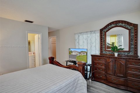 Casa en venta en Lauderdale Lakes, Florida, 2 dormitorios, 121.14 m2 № 1142114 - foto 10