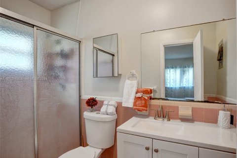 Casa en venta en Lauderdale Lakes, Florida, 2 dormitorios, 121.14 m2 № 1142114 - foto 9