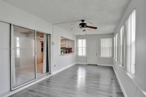Casa en venta en Lauderdale Lakes, Florida, 2 dormitorios, 121.14 m2 № 1142114 - foto 7