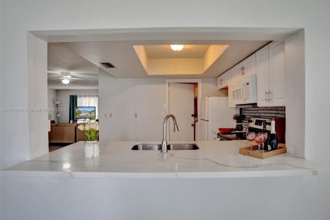 Villa ou maison à vendre à Lauderdale Lakes, Floride: 2 chambres, 121.14 m2 № 1142114 - photo 6