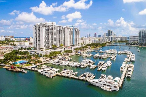 Condominio en venta en Miami Beach, Florida, 1 dormitorio, 76.18 m2 № 1142113 - foto 2