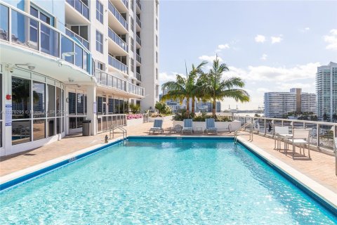 Condominio en venta en Miami Beach, Florida, 1 dormitorio, 76.18 m2 № 1142113 - foto 10