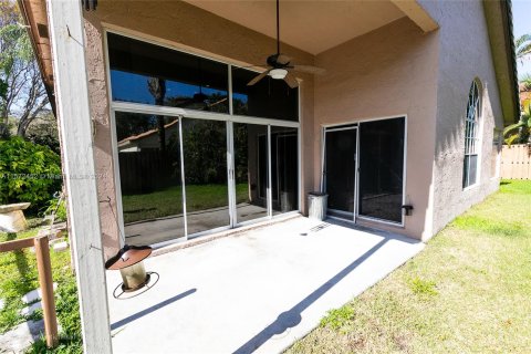 House in Cooper City, Florida 3 bedrooms, 180.42 sq.m. № 1142023 - photo 27