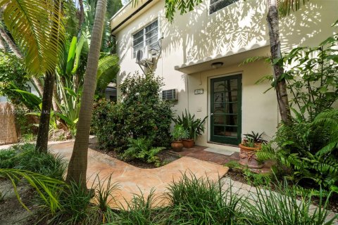 Condo in Miami Beach, Florida, 1 bedroom  № 1291243 - photo 12