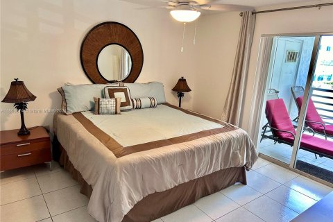 Copropriété à louer à Sunny Isles Beach, Floride: 2 chambres, 123.56 m2 № 1230801 - photo 15