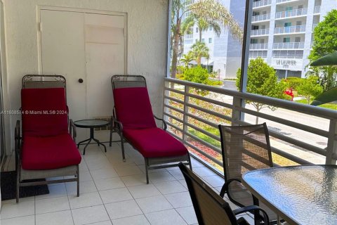 Condo in Sunny Isles Beach, Florida, 2 bedrooms  № 1230801 - photo 22