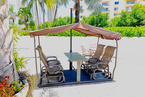 Condo in Sunny Isles Beach, Florida, 2 bedrooms  № 1230801 - photo 28