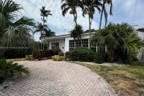 Villa ou maison à vendre à Surfside, Floride: 3 chambres № 1184253 - photo 27