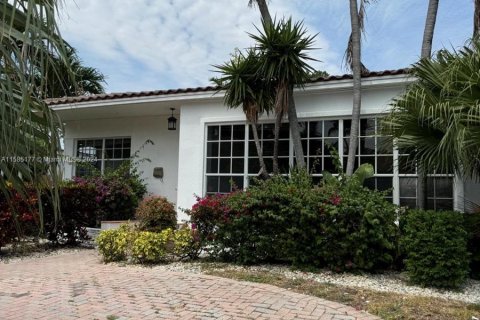 Villa ou maison à vendre à Surfside, Floride: 3 chambres № 1184253 - photo 30