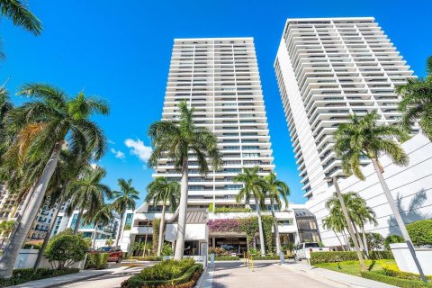 Condominio en venta en West Palm Beach, Florida, 4 dormitorios, 373.28 m2 № 170012 - foto 1
