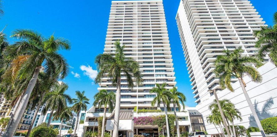 Condominio en West Palm Beach, Florida, 4 dormitorios  № 170012