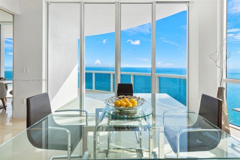 Condominio en venta en Sunny Isles Beach, Florida, 3 dormitorios, 257.15 m2 № 961282 - foto 23