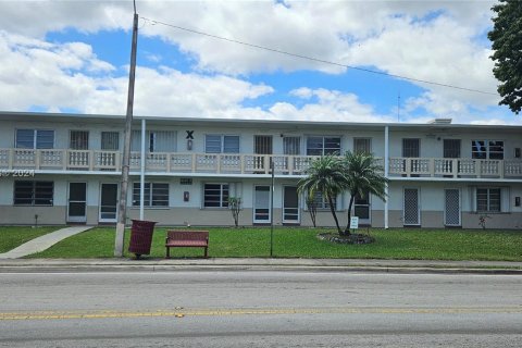 Condominio en venta en Miami Gardens, Florida, 1 dormitorio, 61.32 m2 № 1095018 - foto 2