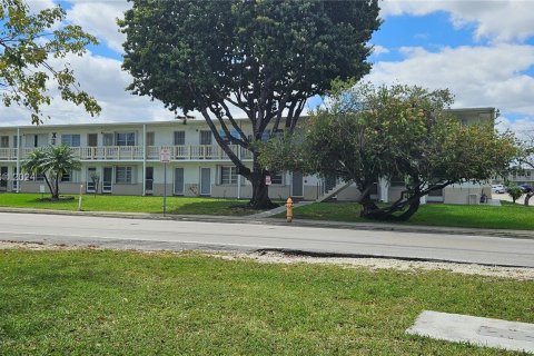 Condominio en venta en Miami Gardens, Florida, 1 dormitorio, 61.32 m2 № 1095018 - foto 4