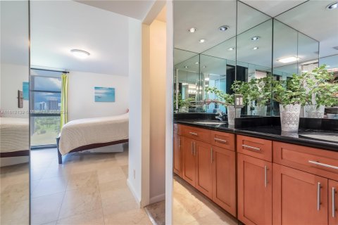 Condo in Aventura, Florida, 1 bedroom  № 1236352 - photo 9