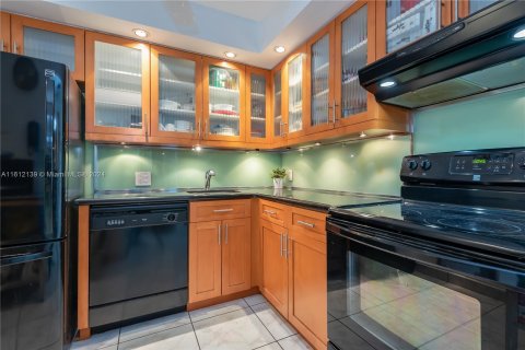 Condo in Aventura, Florida, 1 bedroom  № 1236352 - photo 14