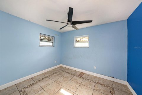 House in Kenneth City, Florida 3 bedrooms, 124.77 sq.m. № 1339201 - photo 11