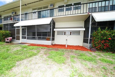 Condo in Kenneth City, Florida, 1 bedroom  № 1266332 - photo 1