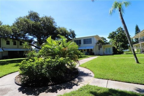 Condo in Kenneth City, Florida, 1 bedroom  № 1266332 - photo 11