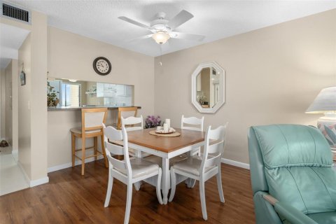 Condo in Port Richey, Florida, 2 bedrooms  № 1266333 - photo 19