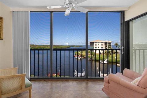 Condo in Port Richey, Florida, 2 bedrooms  № 1266333 - photo 16